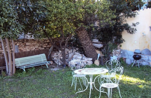 Hyeres City Centre House | SMALL VILLAGE HOUSE