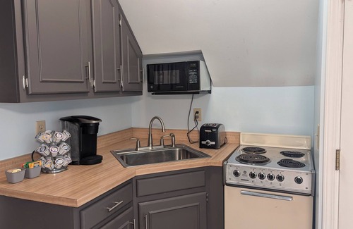 South Bend Apartment | Smalstig Rockne Suites 1 Bedroom Apartment Walk to Notre Dame