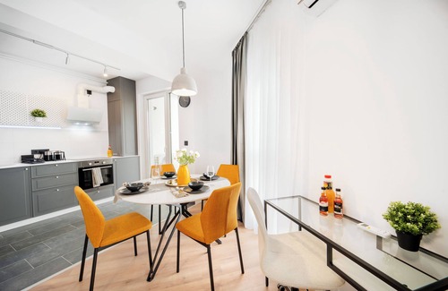 Timisoara Apartment | Smart Home - Gloria Apartment by Avenue with AC, WiFi in welcoming Timișoara