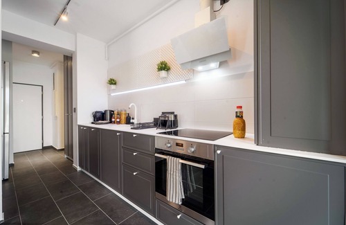 Timisoara Apartment | Smart Home - Gloria Apartment by Avenue with AC, WiFi in welcoming Timișoara