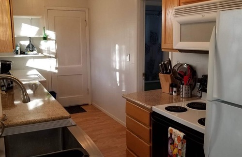 Downtown Klamath Falls House | Smart❤️Super Cute Granite HDTV WiFi W/D Keurig Near Lake Golf Hospital