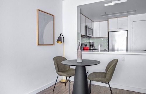 North Beach Apartment | Smart Telegraph Hill 1BR w/Gym, Sauna, walk to Muni, by Blueground