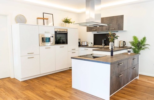 Bad Zwischenahn Apartment | SmartFewo: Suite | Central | Terrace | Parking lot