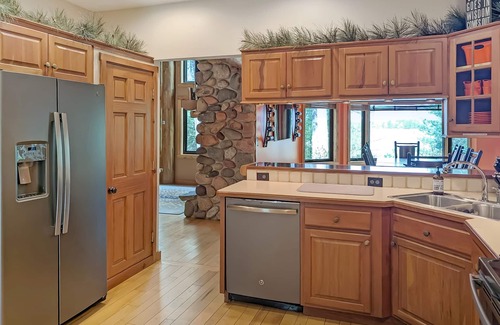 Woodruff House | Smeagle's Terrapin | LUX Lakefront, Theatre, Dock, Kayaks, AC, Hot Tub