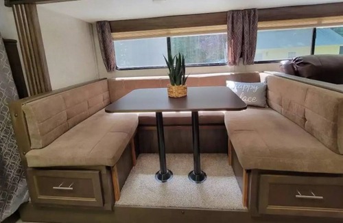 Topton House | Smith Havens Cozy Camper