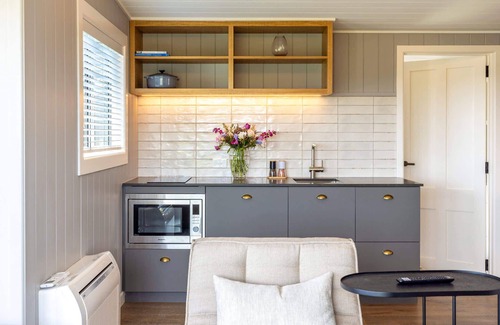 Oneroa House | Smiths Cottage | Stay Waiheke