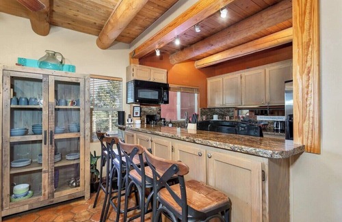 Apple Valley Apartment | Smithsonian Retreat | Enjoy Zion Skyline Views