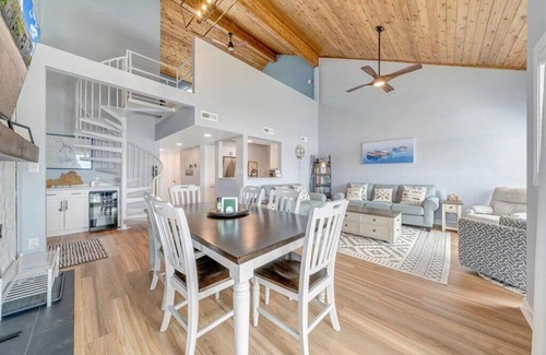 North Shore Condo | SML Paradise Lake Front!
