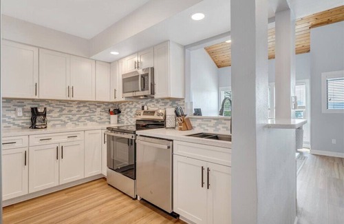North Shore Condo | SML Paradise Lake Front!