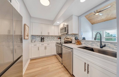 North Shore Condo | SML Paradise Lake Front!