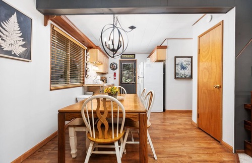 Sierra Cedars Cabin | Smoke Tree Hollow-A/C & newly updated!