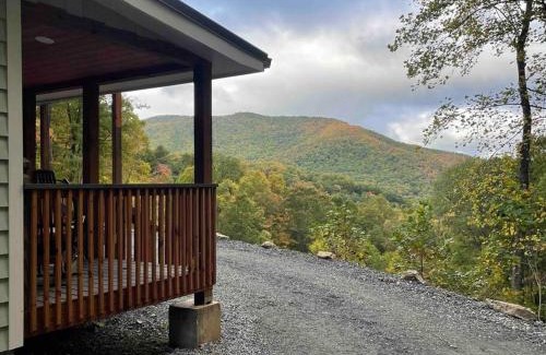 Whittier House | Smokey Mountain Getaway - new renovation - Mountain Views with Sunsets