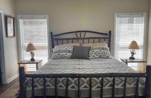 Whittier House | Smokey Mountain Getaway - new renovation - Mountain Views with Sunsets
