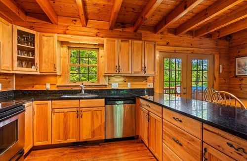 Waynesville Cabin | Smokey Mountain Retreat