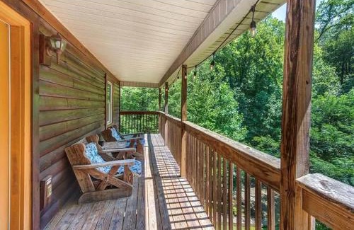 Cosby House | Smokey Mountain Retreat, hot tub, game room, sleeps 8!