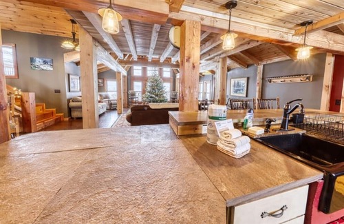 Great Valley House | Smokey Valley Lodge 2 Bedroom Home by Redawning