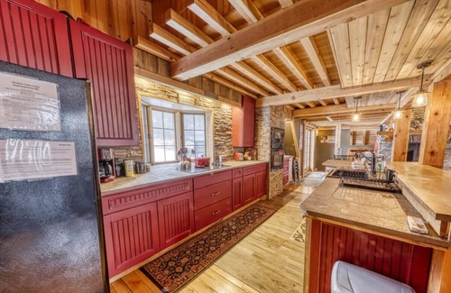 Great Valley House | Smokey Valley Lodge 2 Bedroom Home by Redawning