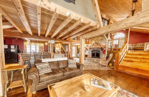 Great Valley House | Smokey Valley Lodge 2 Bedroom Home by Redawning