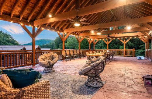Caton House | Smokey’s Paradise by AvantStay Sleeps 22 Pool