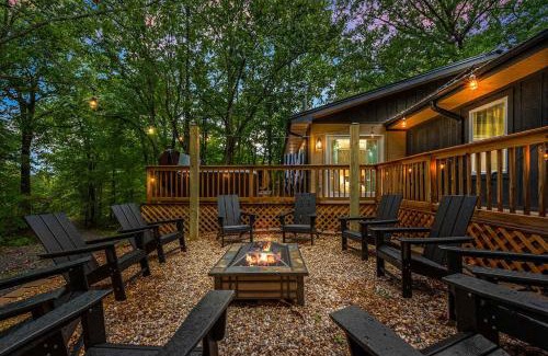 Gatlinburg - Pigeon Forge House | Smokies 6 BR Cabin Sauna Hot Tub Movie Theatre