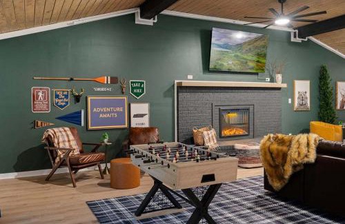 Gatlinburg - Pigeon Forge House | Smokies 6 BR Cabin Sauna Hot Tub Movie Theatre