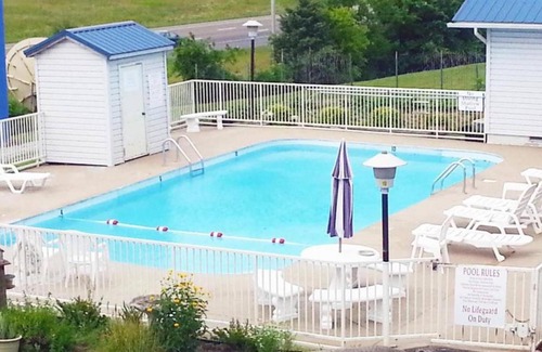 Kodak Hotel | Smokies Inn - New Linens & Ultrafast WIFI - Friendliest Hospitality Guaranteed!