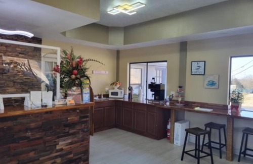 Kodak Hotel | Smokies Inn - New Linens & Ultrafast WIFI - Friendliest Hospitality Guaranteed!