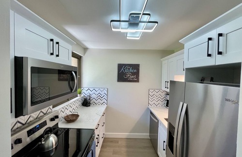 Kahana Condo | Smoking Deal! Beautiful Renovated Unit, Partial Ocean View! Walk to beach 🤙🏽