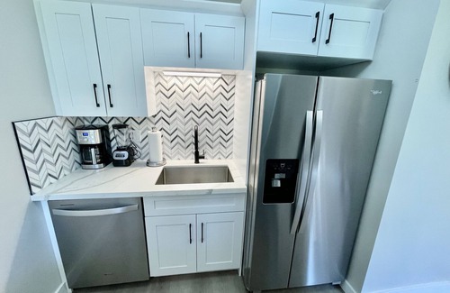 Kahana Condo | Smoking Deal! Beautiful Renovated Unit, Partial Ocean View! Walk to beach 🤙🏽