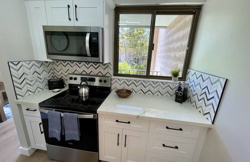 Kahana Condo | Smoking Deal! Beautiful Renovated Unit, Partial Ocean View! Walk to beach 🤙🏽