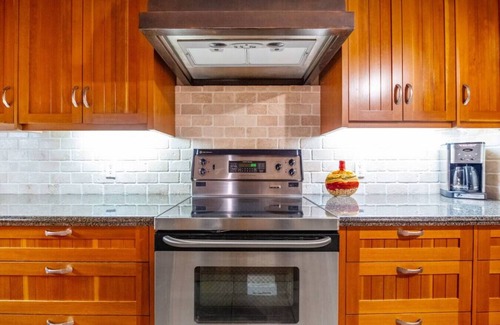 East Kootenay Apartment | Smoking Water Lodge | Pool Table | Hot Tub