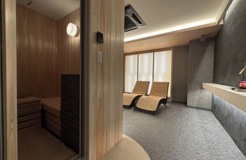 Toyonaka Hotel | SmokingLuxurious Royal Room Free breakfast and free parking /Toyonaka Ōsaka
