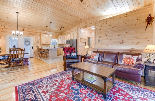 Hartford Cabin | Smoky Mountain Cabin Rental w/Hot Tub & Views!