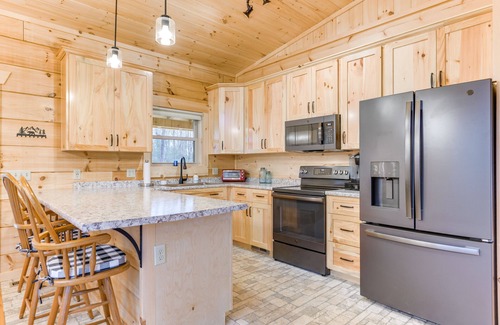 Hartford Cabin | Smoky Mountain Cabin Rental w/Hot Tub & Views!