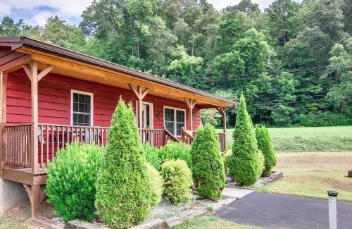 Cherokee House | Smoky Mountain Cabin by Tuckasegee River!