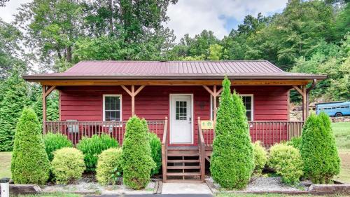 Cherokee House | Smoky Mountain Cabin by Tuckasegee River!