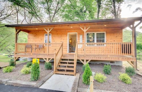 Cherokee House | Smoky Mountain Cabin with Hot Tub and River Views!