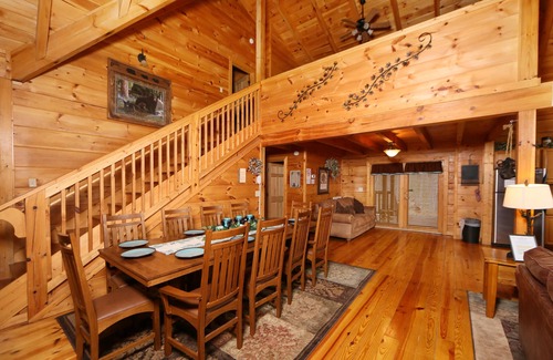 Gatlinburg - Pigeon Forge Cabin | Smoky Mountain Getaway - Five Bedroom Cabin