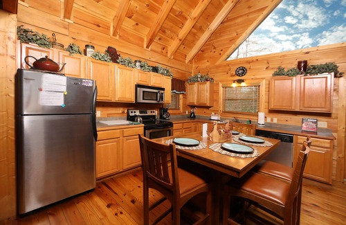 Gatlinburg - Pigeon Forge Cabin | Smoky Mountain Getaway - Five Bedroom Cabin