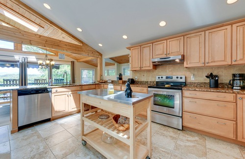 Franklin House | Smoky Mountain Getaway w/Private Hot Tub!