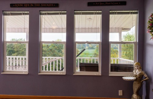 Sevierville House | Smoky Mountain Historic Home ON the RIVER!