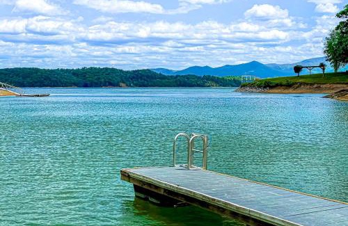 Dandridge House | Smoky Mountain Lake Retreat