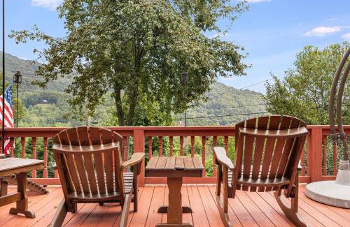 Settlers Ridge House | Smoky Mountain Mecca by Carolina Mornings