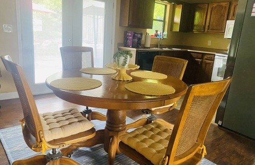 Sevierville House | Smoky Mountain Riverhouse.Peaceful.Lots of Parking.Near Convention Center