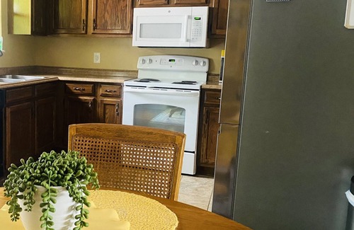 Sevierville House | Smoky Mountain Riverhouse.Peaceful.Lots of Parking.Near Convention Center