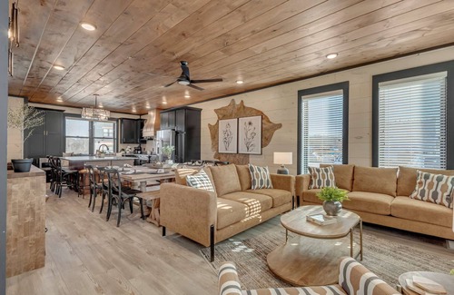 Sevierville Cabin | Smoky Mtn 5BR Cabin | Private Pool, Theater, Game Room | Family-Friendly