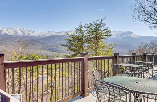 Gatlinburg - Pigeon Forge House | Smoky Mtn Views Spacious Home Near Natl Park!