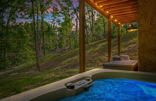 Gatlinburg - Pigeon Forge House | Smoky Mtns Private w/Hot Tub, Game Room, Pets Free