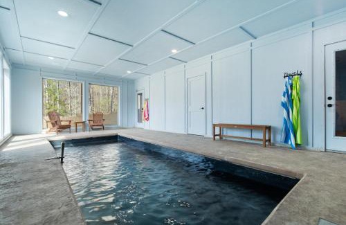 Gatlinburg - Pigeon Forge House | Smoky Poolside Chalet