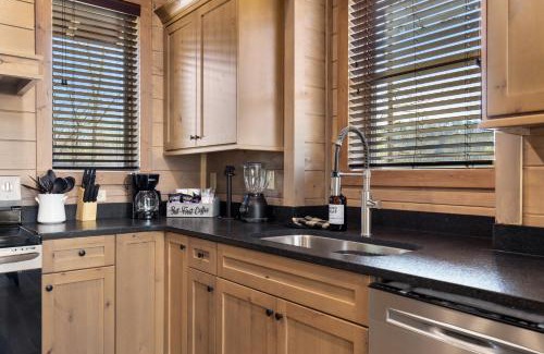 Gatlinburg - Pigeon Forge House | Smoky Poolside Chalet